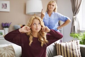 Who is a Dismissive Person ?